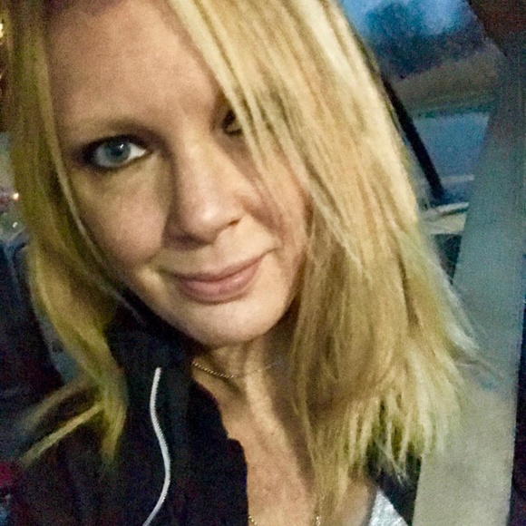 Meet your Posher, Jenny - Picture 1 of 3